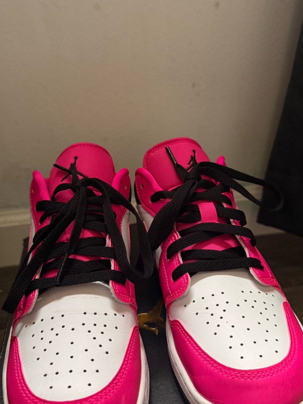 Nike Kids Pink White Black Low-Top Sneakers - Picture 2 of 4